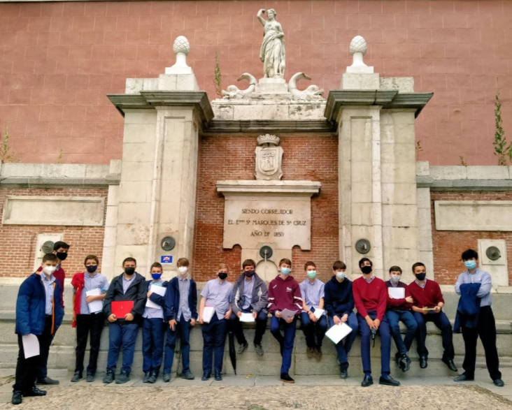 Los alumnos en la fuente de Diana