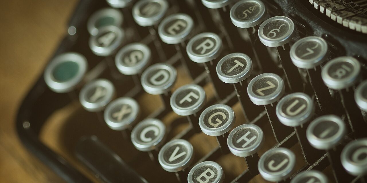 Máquina de escribir periódico