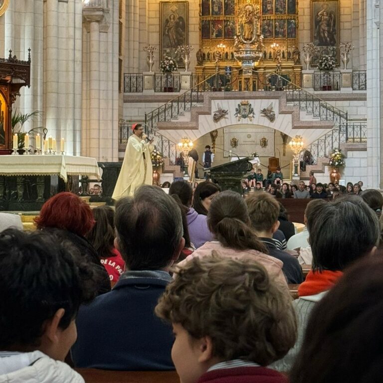 Arzobispo misa pascual